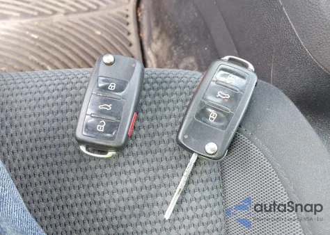 2010 Volkswagen Jetta S из США, поврежденный, VIN 3VWKZ7AJ9AM681771